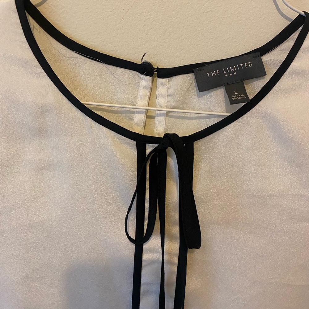 Short sleeve casual or business blouse